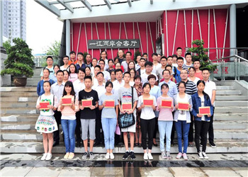 8年，800多名学生，800多个梦想，中天陕西助学圆你求学梦！